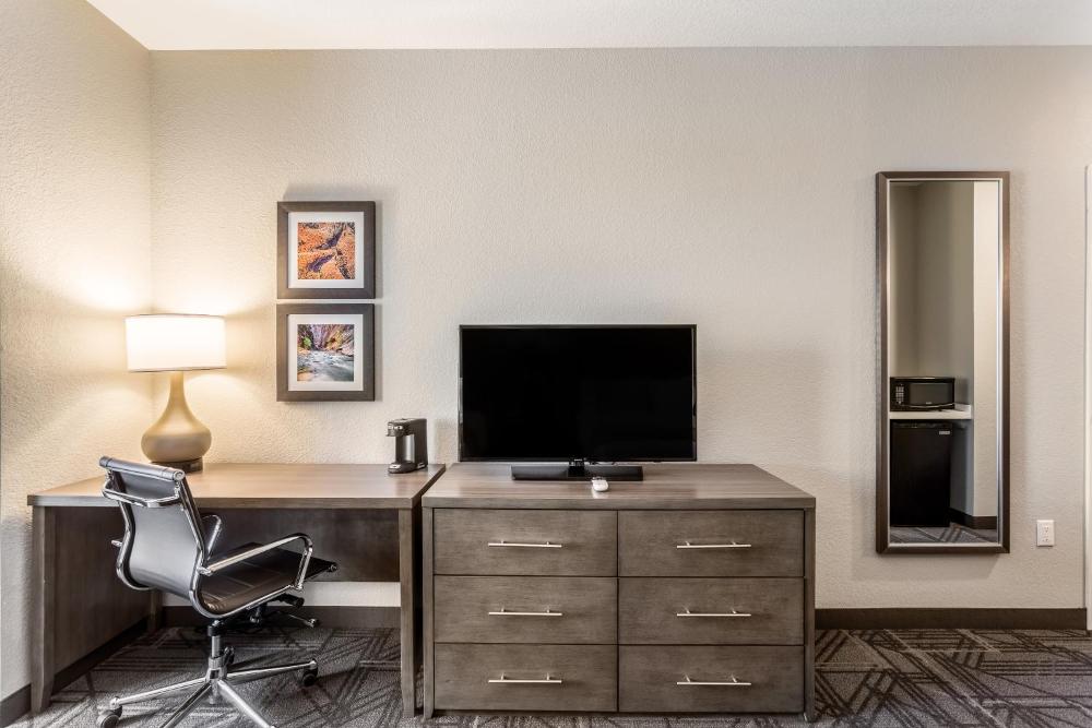 Queen Suite with Two Queen Beds - Accessible/Non-Smoking interior
